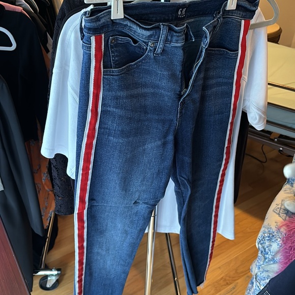 Gap cropped denim skinny jeans with red side trim - Picture 2 of 3